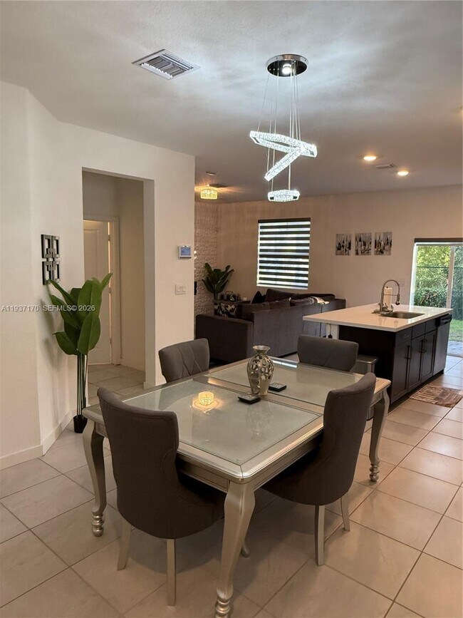 Foto del edificio - 818 SE 19th St