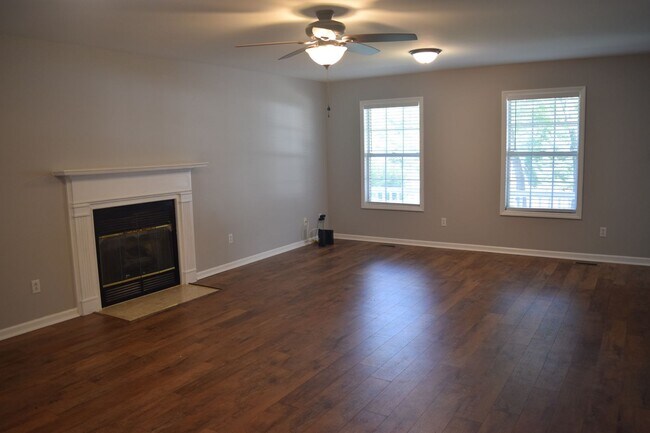 Foto del edificio - Spacious and Cozy 3-Bedroom Home in a Grea...