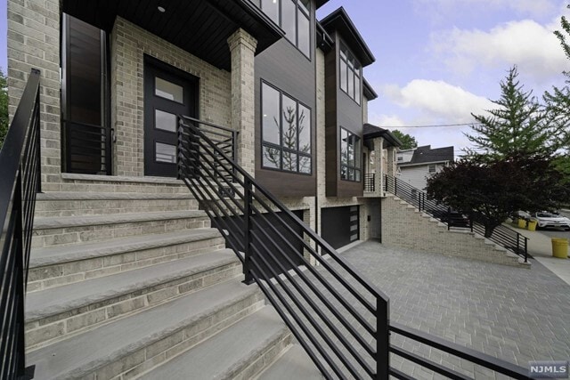 Building Photo - 446 2nd St