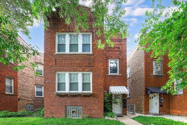 Building Photo - 3120 W Addison St