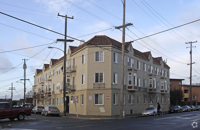 Primary Photo - The Kensington Plaza