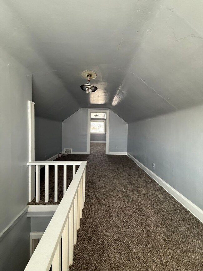 Building Photo - 3 bedroom Akron