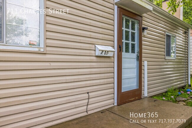 Foto del edificio - 711 Charles St