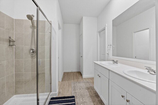 Building Photo - 7025 English Elm Trl