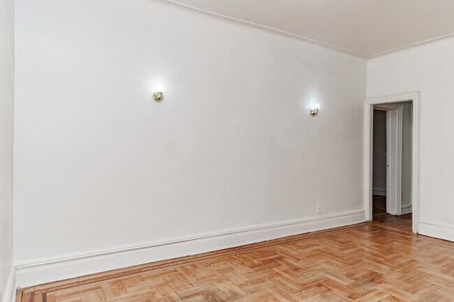 Building Photo - 374 E 49th St