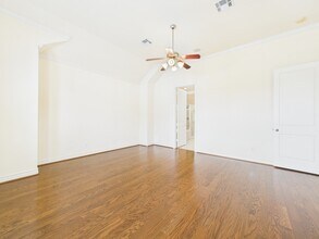 Building Photo - 11025 Sherwood Grv