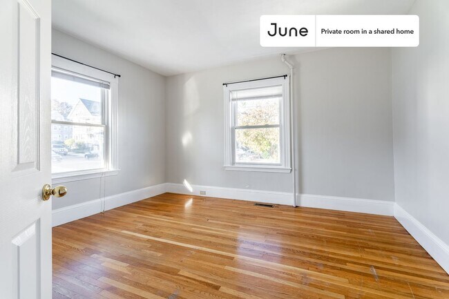 Foto del edificio - Room in Shared 3 bed/1 bath home