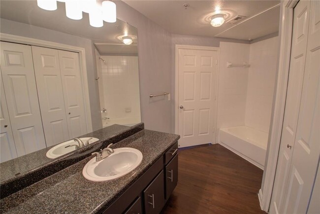 Building Photo - 2320 Gracy Farms Ln