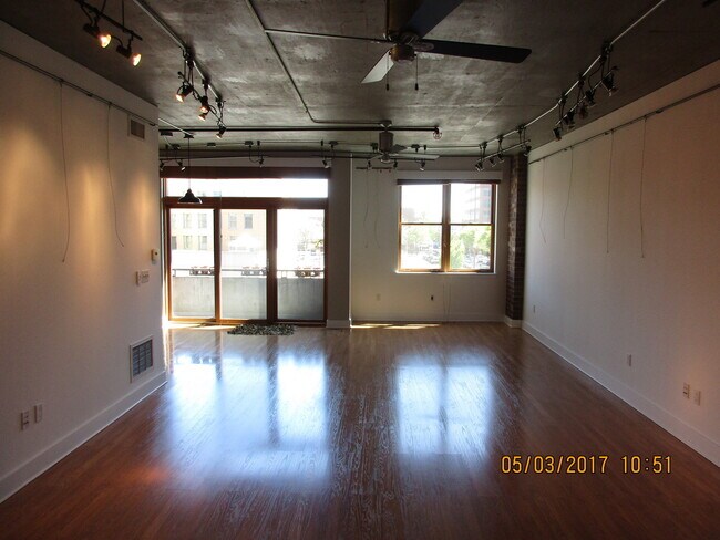 Foto del edificio - Old Town Lofts - East facing studio w/balc...