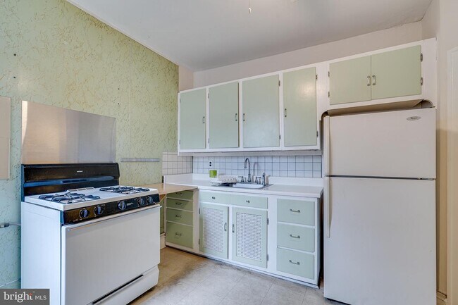 Building Photo - 544 S Melville St