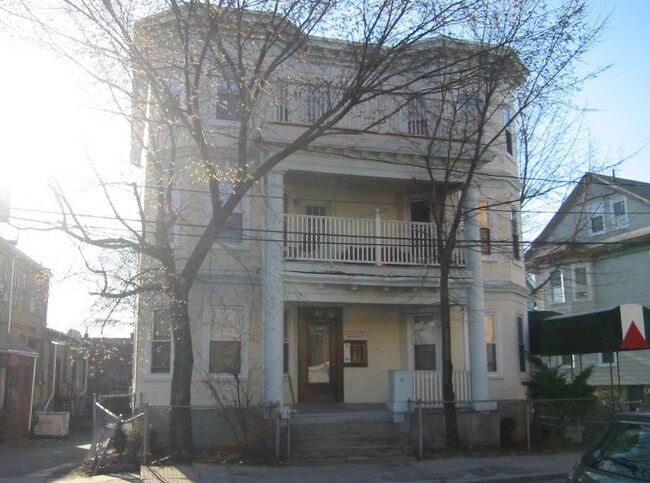 Building Photo - 59 Linden St