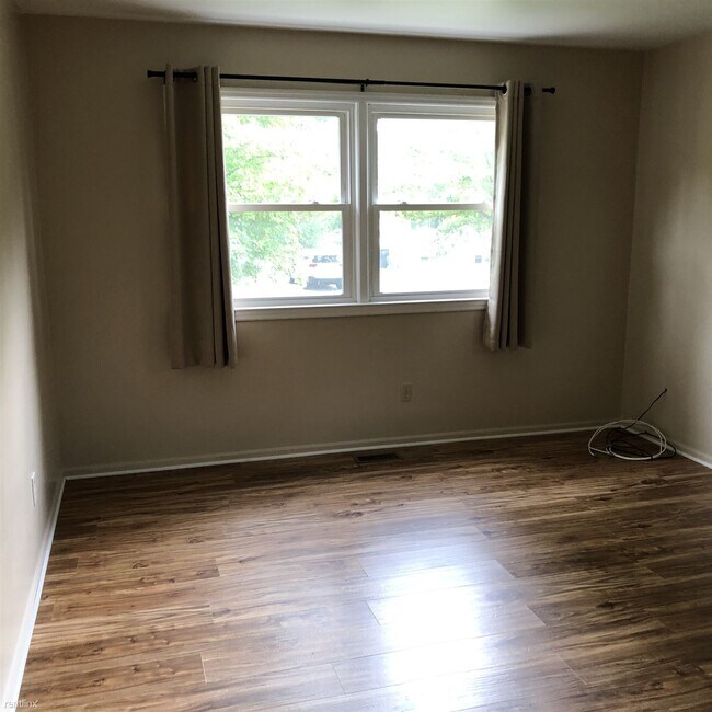Building Photo - 6 br, 3 bath House - 527 Virginia Ave