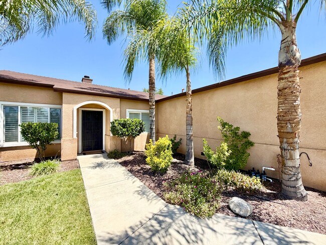 Foto del edificio - Beautifully Renovated 4 Bedroom Home with INCLUDED Solar, Large Backyard & Gazebo