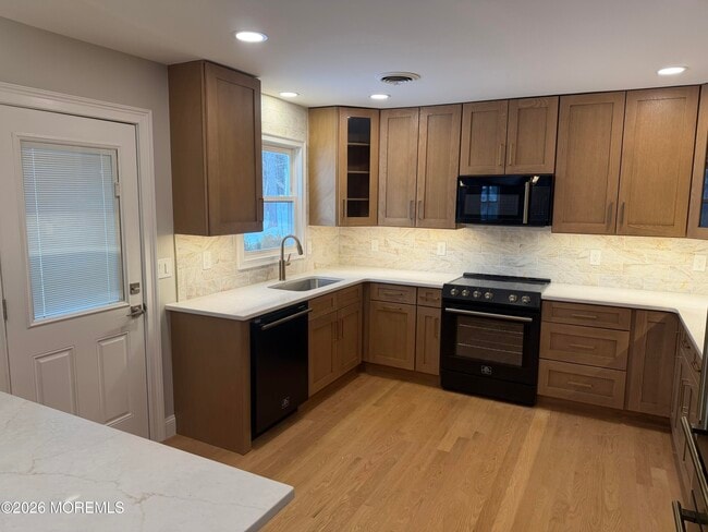 Building Photo - 8A Canton Dr