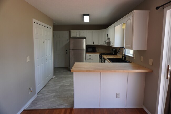 Building Photo - 37 Ems D22A Ln