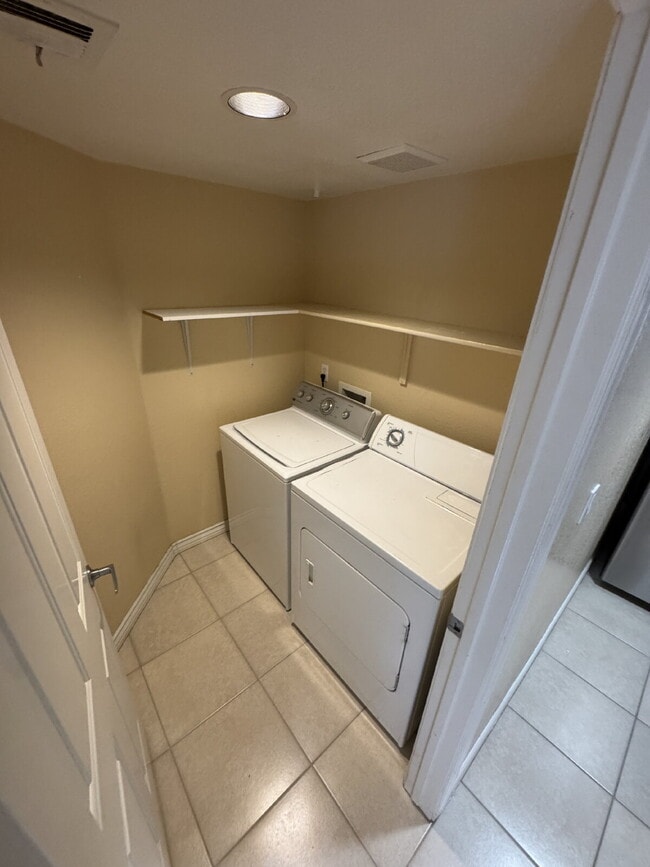 Building Photo - Ground floor unit, One bedroom, gated comm...