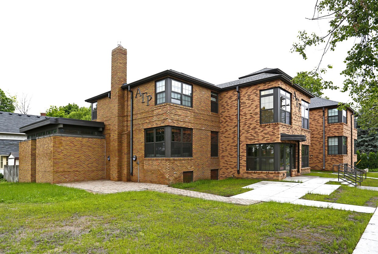 Primary Photo - 2060 Carter Ave