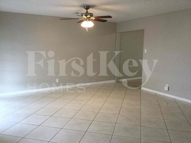 Building Photo - 3549 SW 16th St