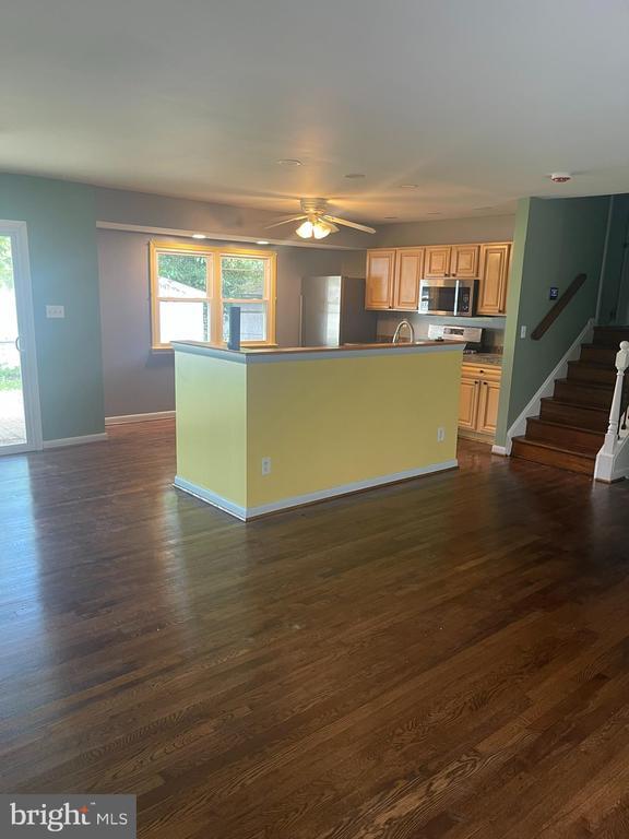 Building Photo - 6837 Glenwood Ct