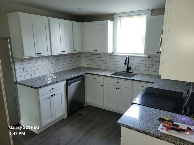 Building Photo - 109 Church St