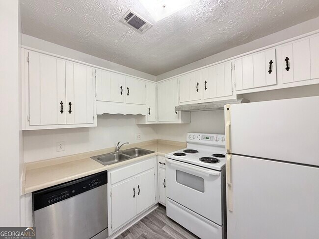 Building Photo - 460 Rustwood Dr