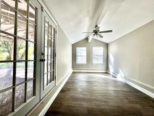 Building Photo - 4354 Marks Pl