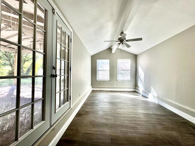 Foto del edificio - 4354 Marks Pl