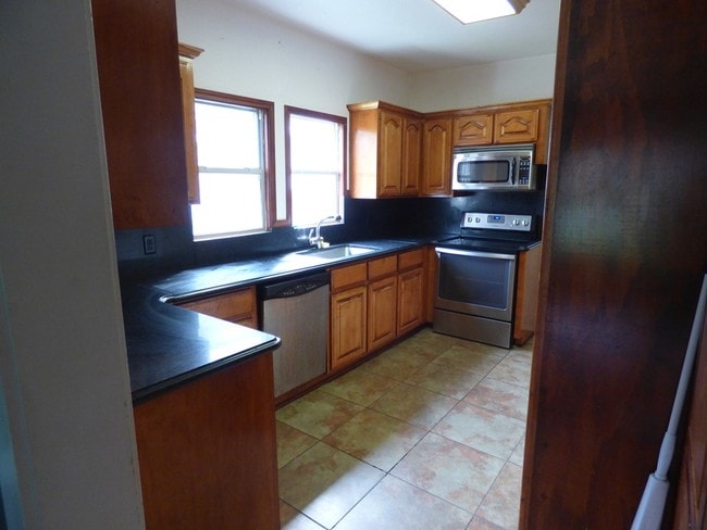 Building Photo - 6750 Howe St