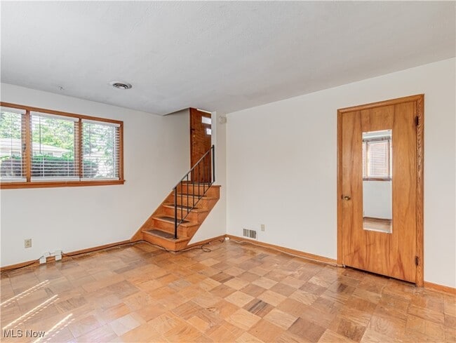 Building Photo - 1038 Saxon Ave