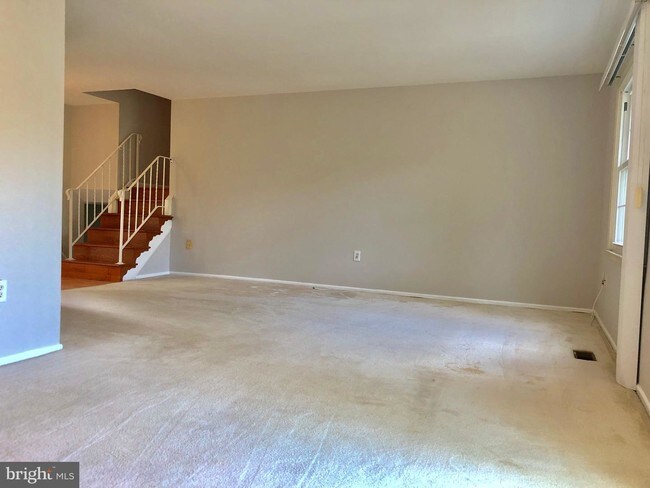 Building Photo - 2888 Balmoral Dr