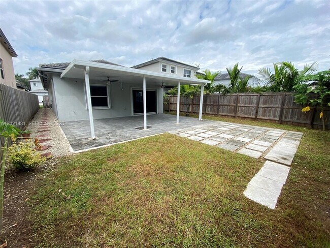 Building Photo - 273 SE 31st Ave