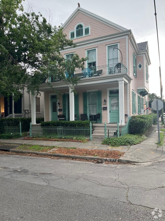 Building Photo - 1224 Soniat St