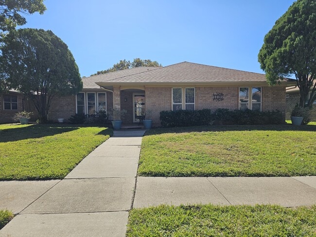 Photo - 1126 Mayapple Dr House