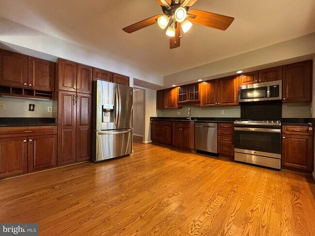 Foto del edificio - 412 Five Farms Ln