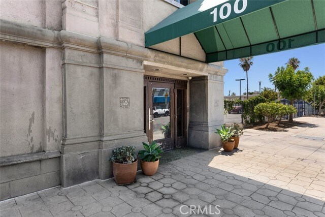 Foto del edificio - 100 W 5th St
