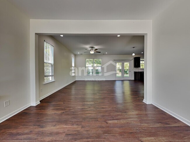 Building Photo - 95 Gentry Way