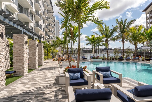 Pool Lounge - Overture Doral 55+ Active Adult Apartment ...