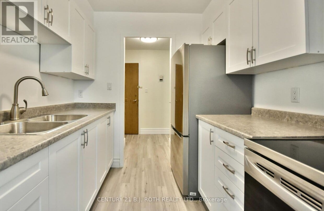 Photo principale - 2 Grove St E