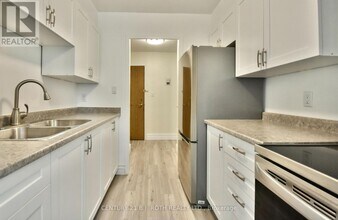 Building Photo - 2 Grove St E