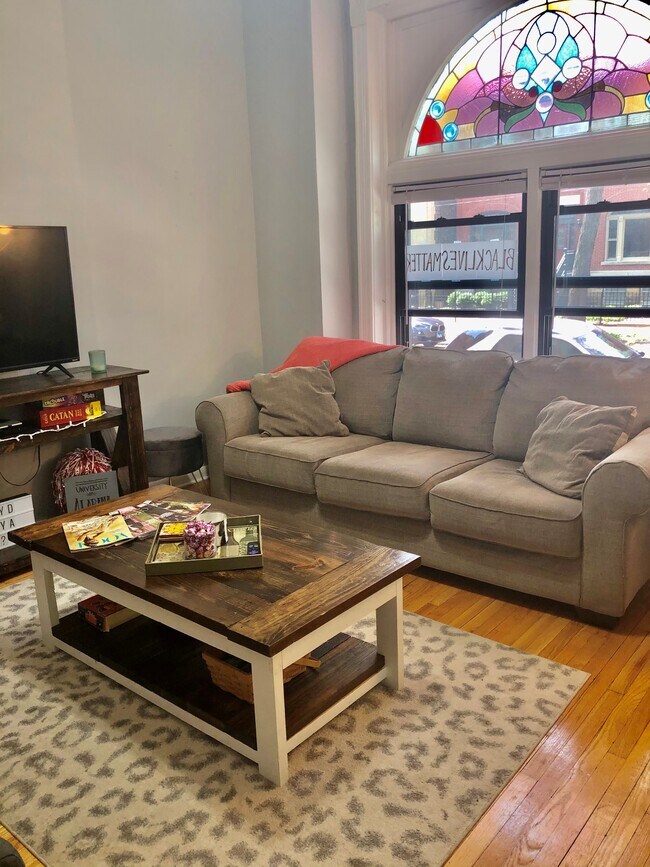 Foto del edificio - 2243 N Bissell St