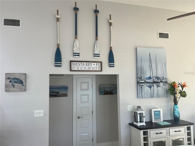 Foto del edificio - 6020 Midnight Pass Rd