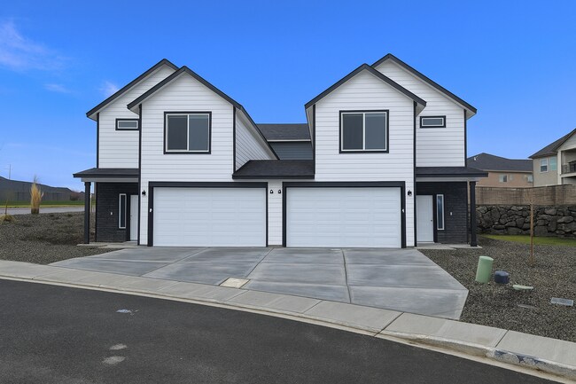 Building Photo - 1 MONTH FREE WHEN YOU SIGN A 15 MONTH LEASE! BRAND NEW TOWNHOME IN THE DESIRABLE SOUTHRIDGE AREA!