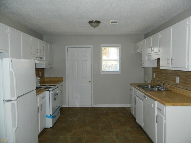 Building Photo - 688 Bellemeade Dr SW