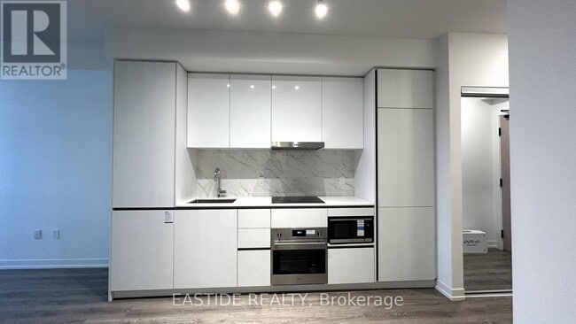 Building Photo - 8 Interchange Wy