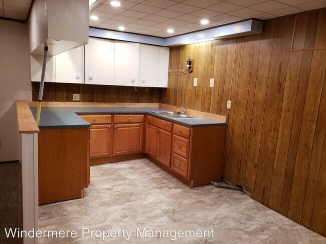 Building Photo - 426 Mountain View Dr