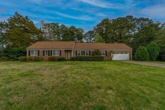 Building Photo - 4376 Lynnville Crescent
