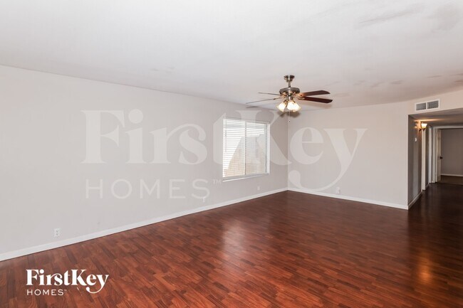 Building Photo - 3631 W Caron St
