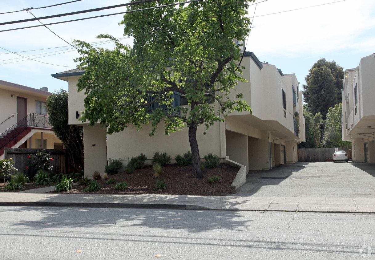 Primary Photo - 552 Walnut St