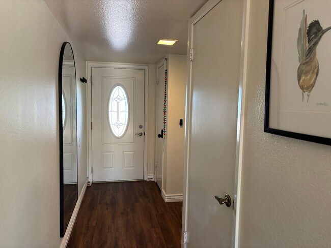 Foto del edificio - Discover comfortable seasonal living in Mesa, AZ with this well-appointed furnished & updated 2-b...