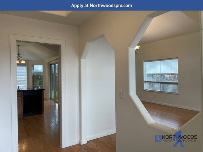 Building Photo - Beautiful 3 Bedroom 2 Bath Home Over 1700 Sq Feet to Live In****$500.00 Off First Months Rent***